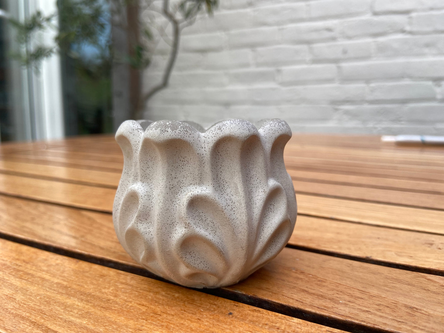 Handcast concrete t-light holder