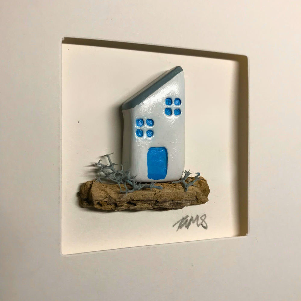 Side profile of framed handmade coastal cottage card showing depth of the aperture and three-dimensional driftwood base