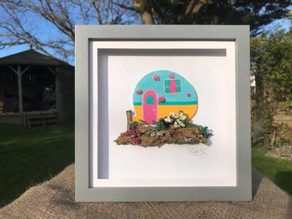 Handmade Vintage Caravan Artwork – Clay & Driftwood (Box Framed 18x18cm)