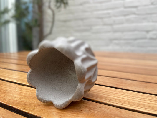 Handcast concrete t-light holder